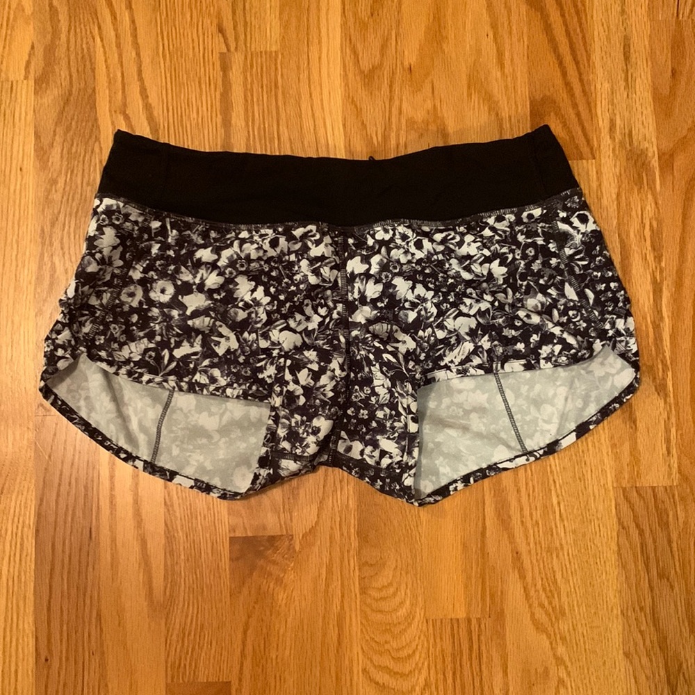 Lululemon size 8 Speed Up Lined Short 2.5”